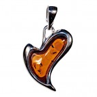 Pendentif ambre coeur virgule moyen