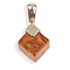 Pendentif ambre Cube